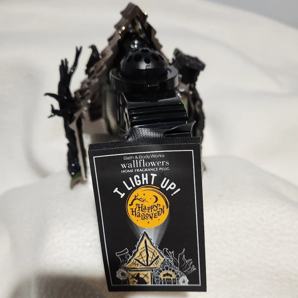 Two Bath and Body Works Halloween Wallflower Plug In's - Picture 6 of 6